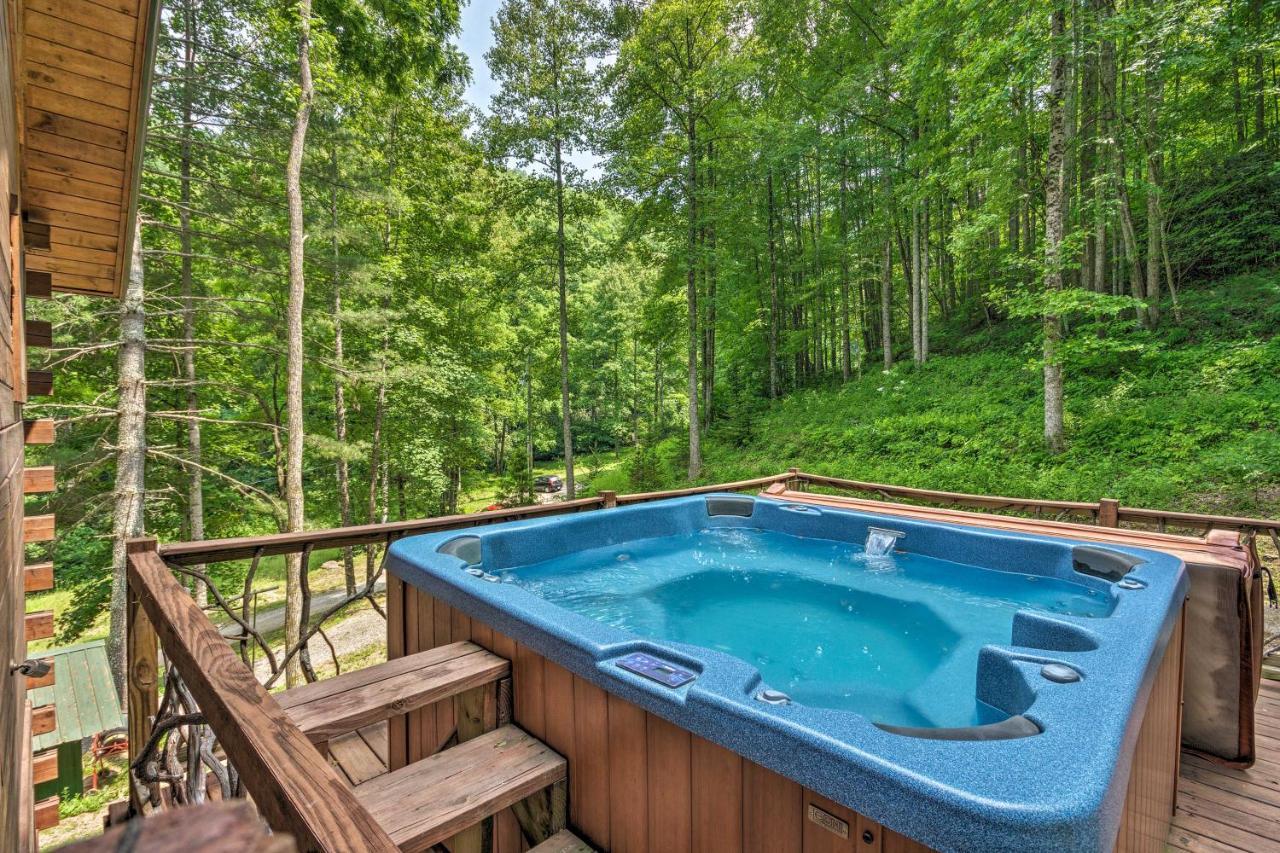 Bryson City Cabin With Wraparound Deck And Hot Tub Buitenkant foto